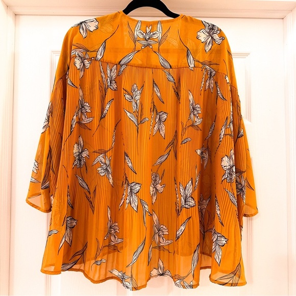 A New Day Marigold Floral Open Pleated Back Sheer Kimono Top One Size Fits Most - Picture 3 of 5